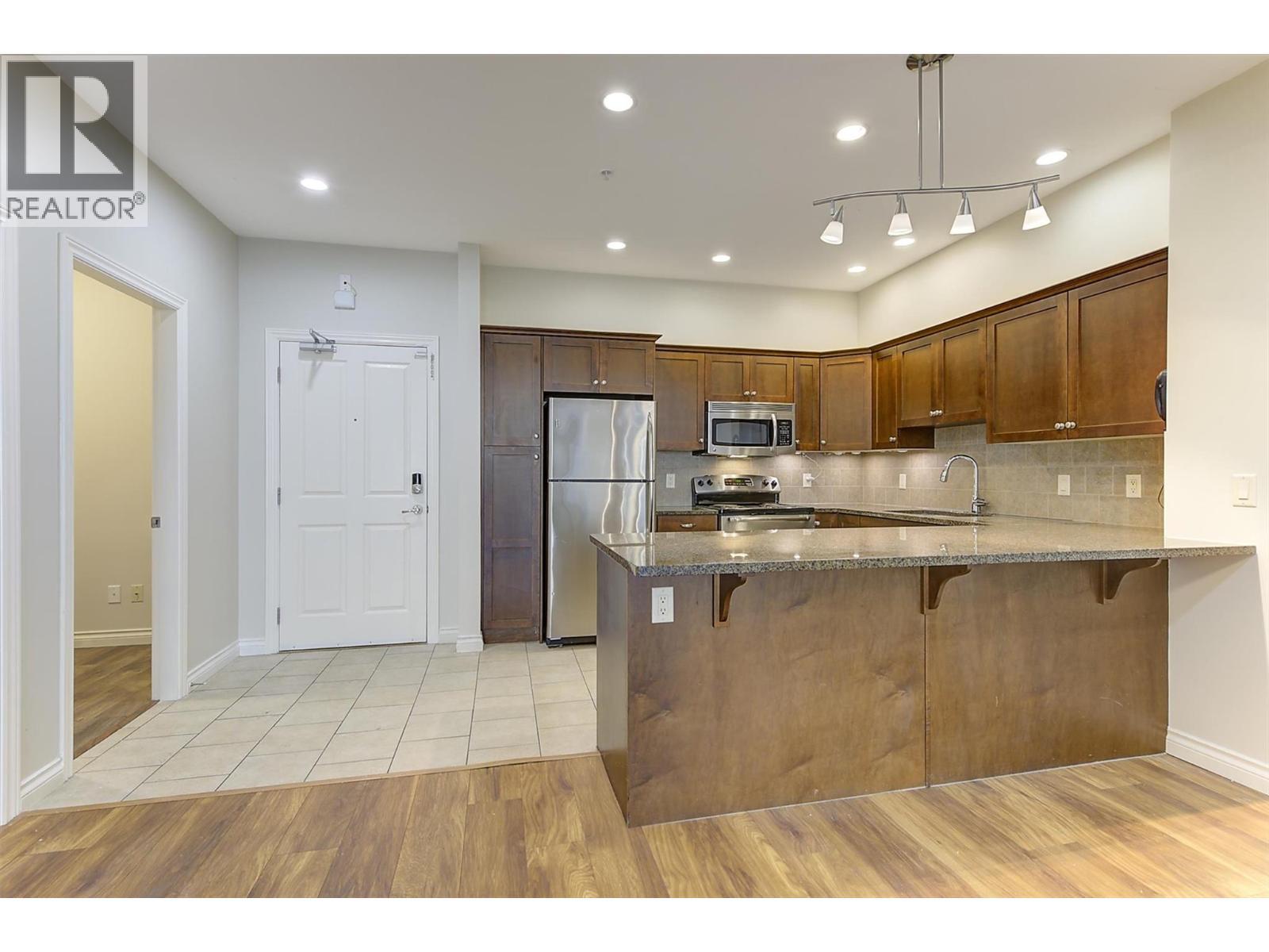 3842 Old Okanagan Highway Unit# 4205, West Kelowna, BC - Indoor Photo Showing Kitchen With Upgraded Kitchen