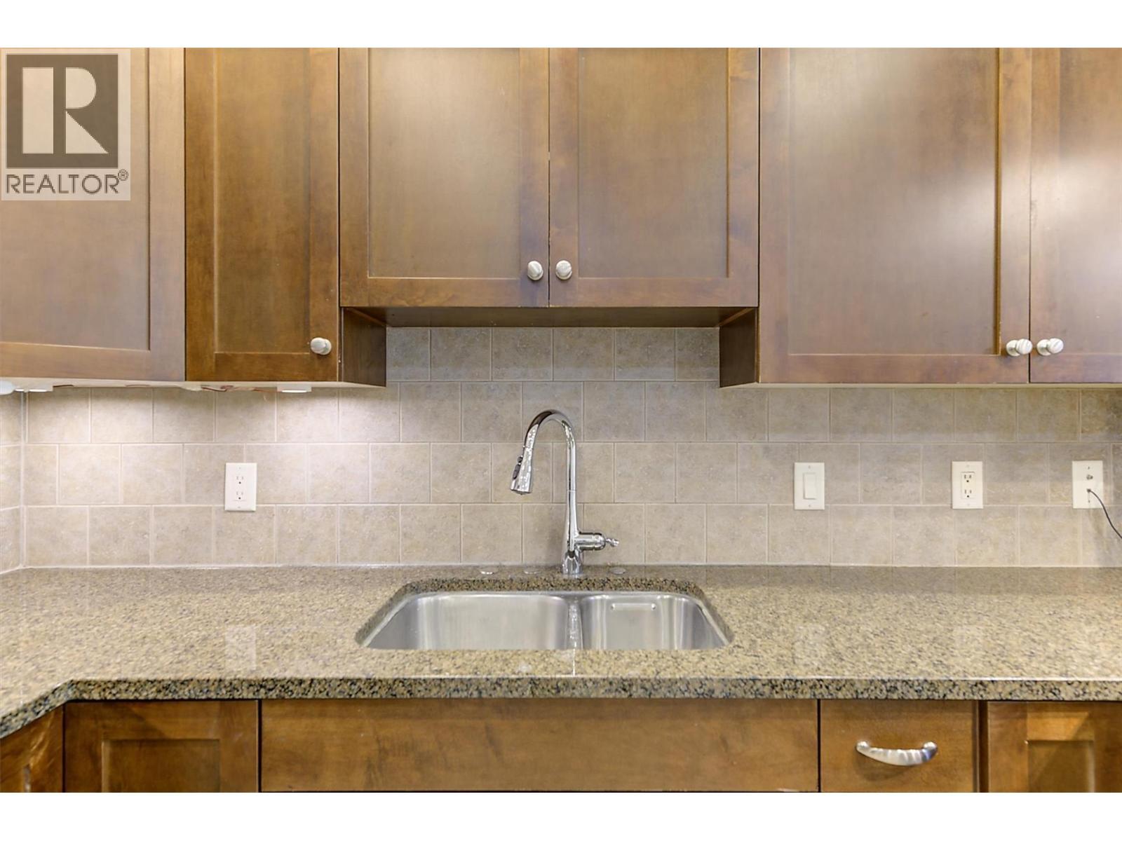 3842 Old Okanagan Highway Unit# 4205, West Kelowna, BC - Indoor Photo Showing Kitchen With Upgraded Kitchen