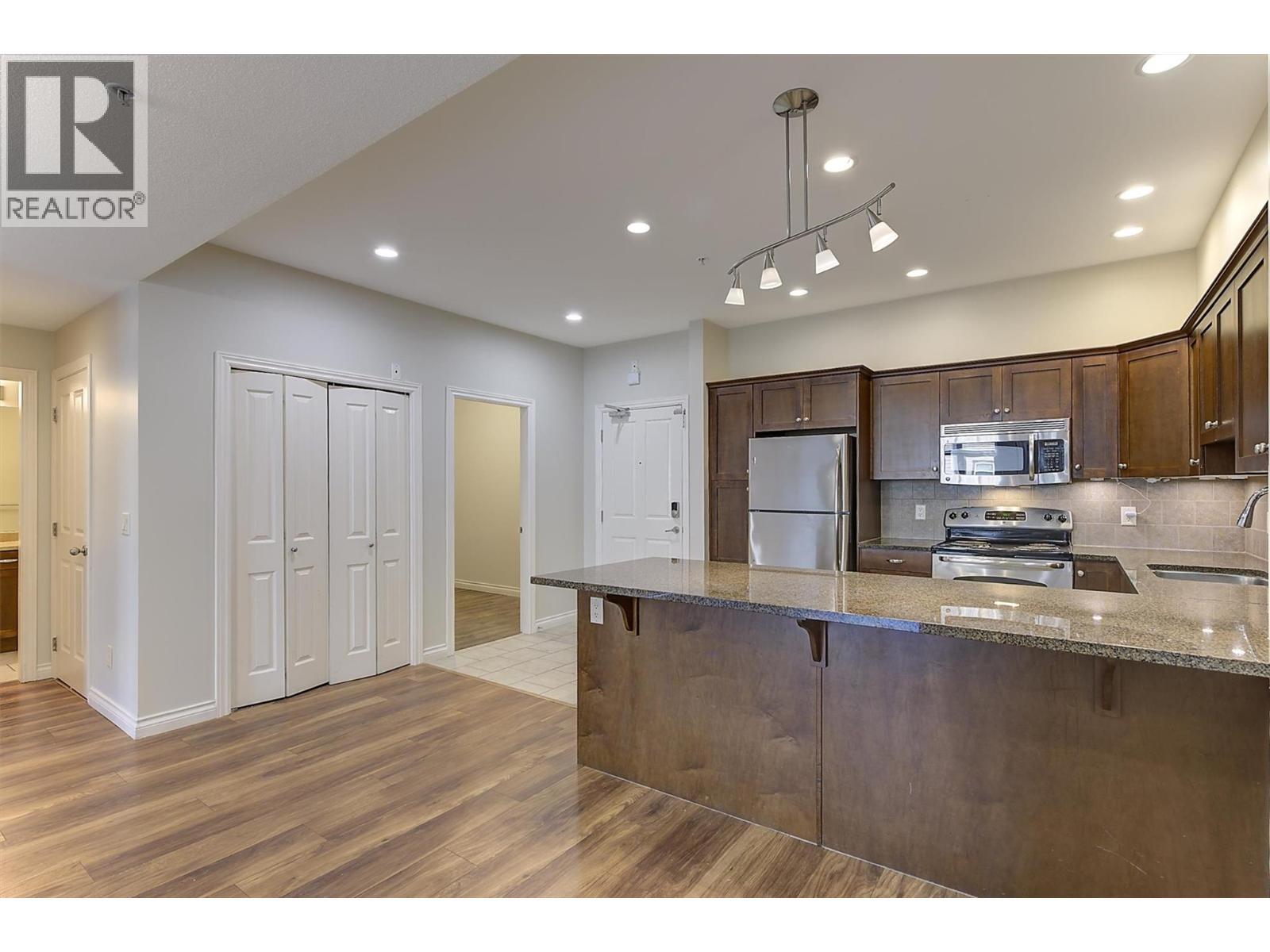 3842 Old Okanagan Highway Unit# 4205, West Kelowna, BC - Indoor Photo Showing Kitchen