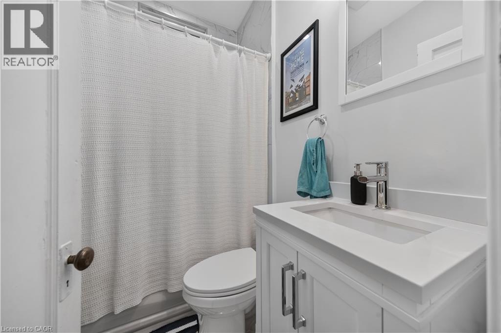 148 Markland Street, Hamilton, ON - Indoor Photo Showing Bathroom