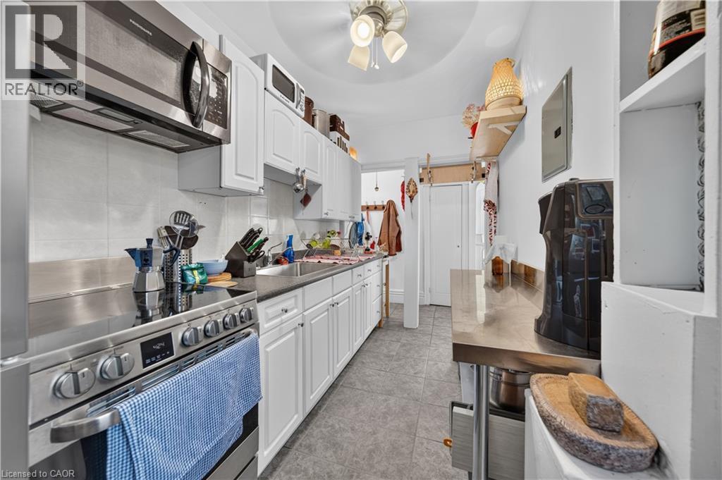 148 Markland Street, Hamilton, ON - Indoor Photo Showing Kitchen