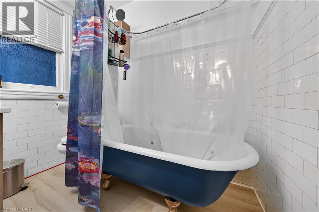 148 Markland Street, Hamilton, ON - Indoor Photo Showing Bathroom