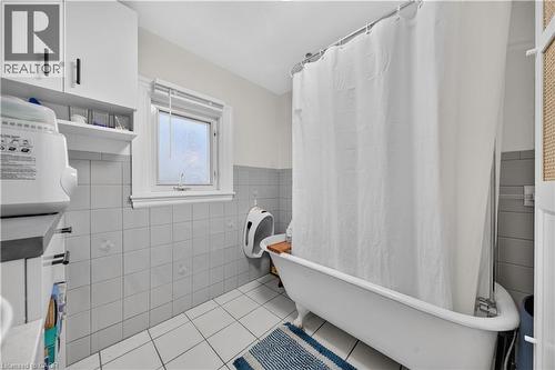 148 Markland Street, Hamilton, ON - Indoor Photo Showing Bathroom