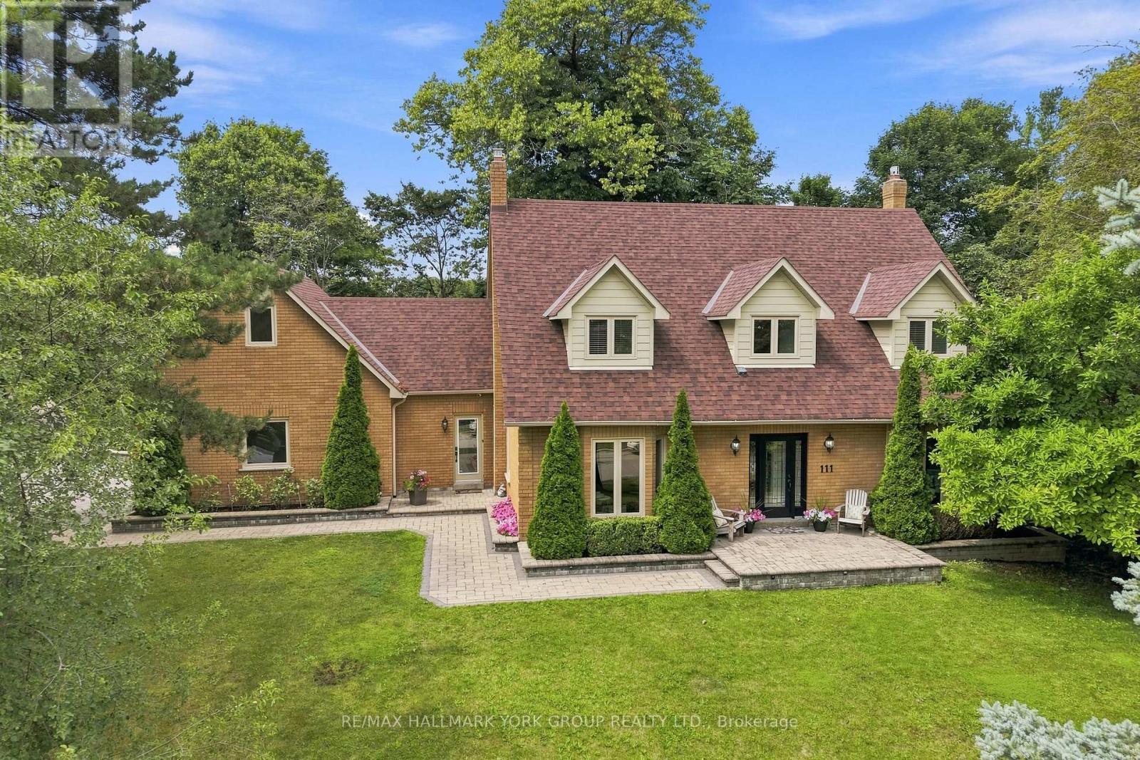 111 Whispering Pine Trail, Aurora, ON - Outdoor