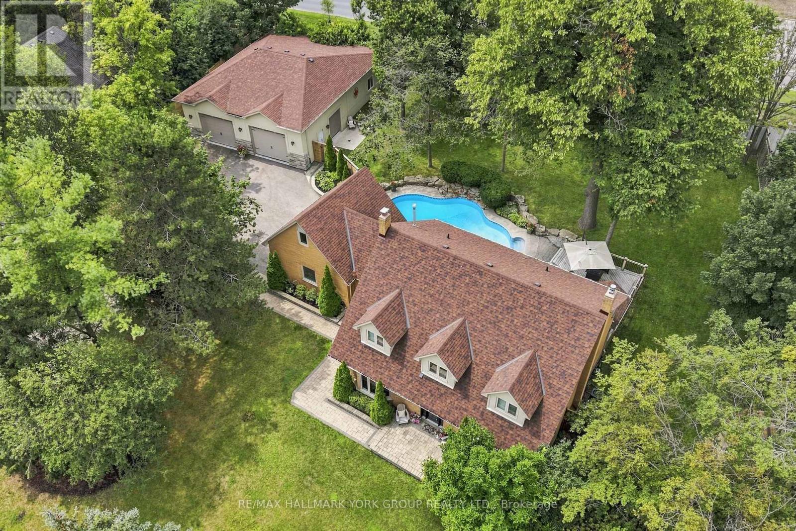 Over half of an acre! - 111 Whispering Pine Trail, Aurora, ON - Outdoor