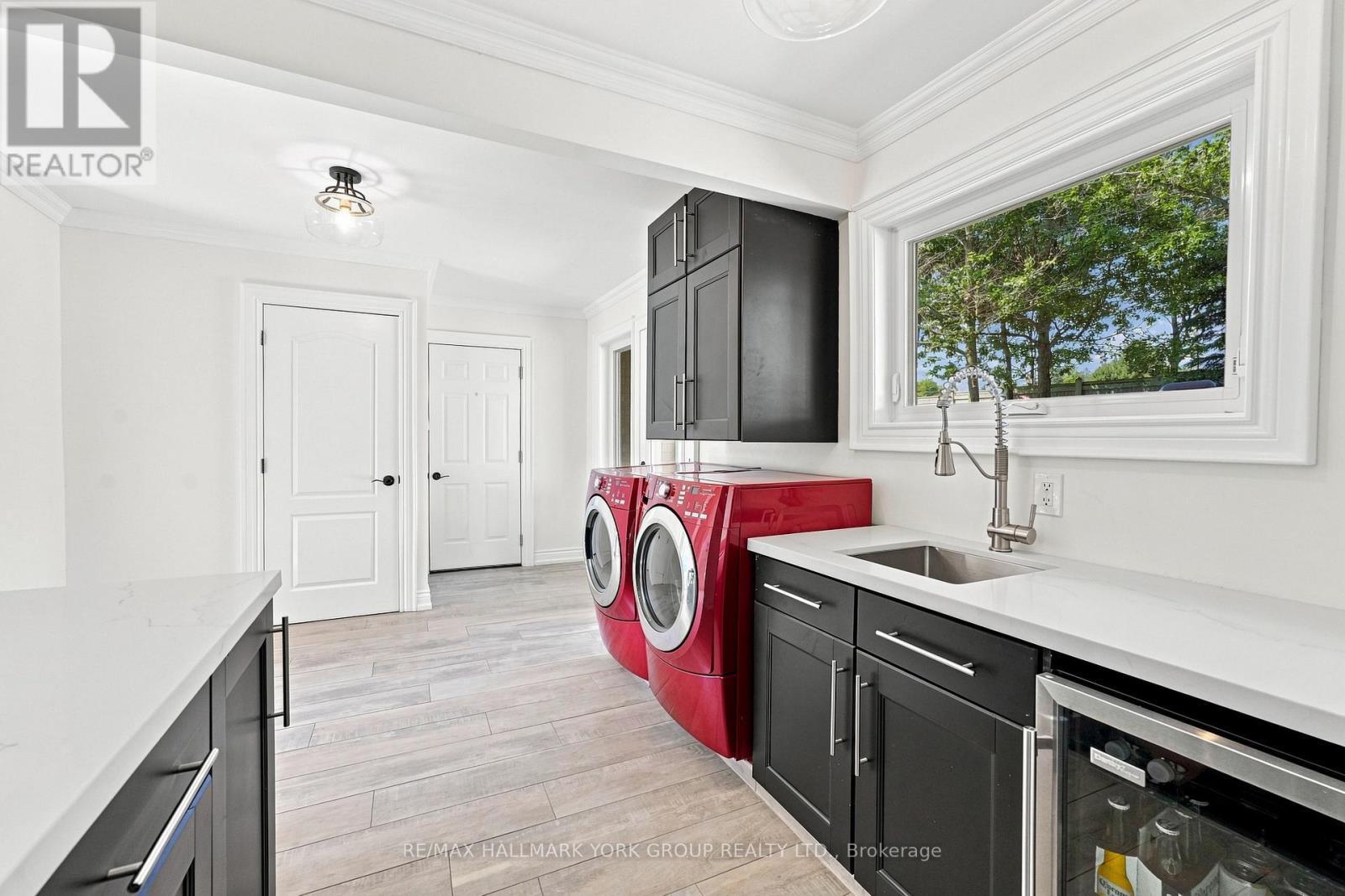 Butler's kitchen / mud room / loft entry - 111 Whispering Pine Trail, Aurora, ON - Indoor Photo Showing Laundry Room