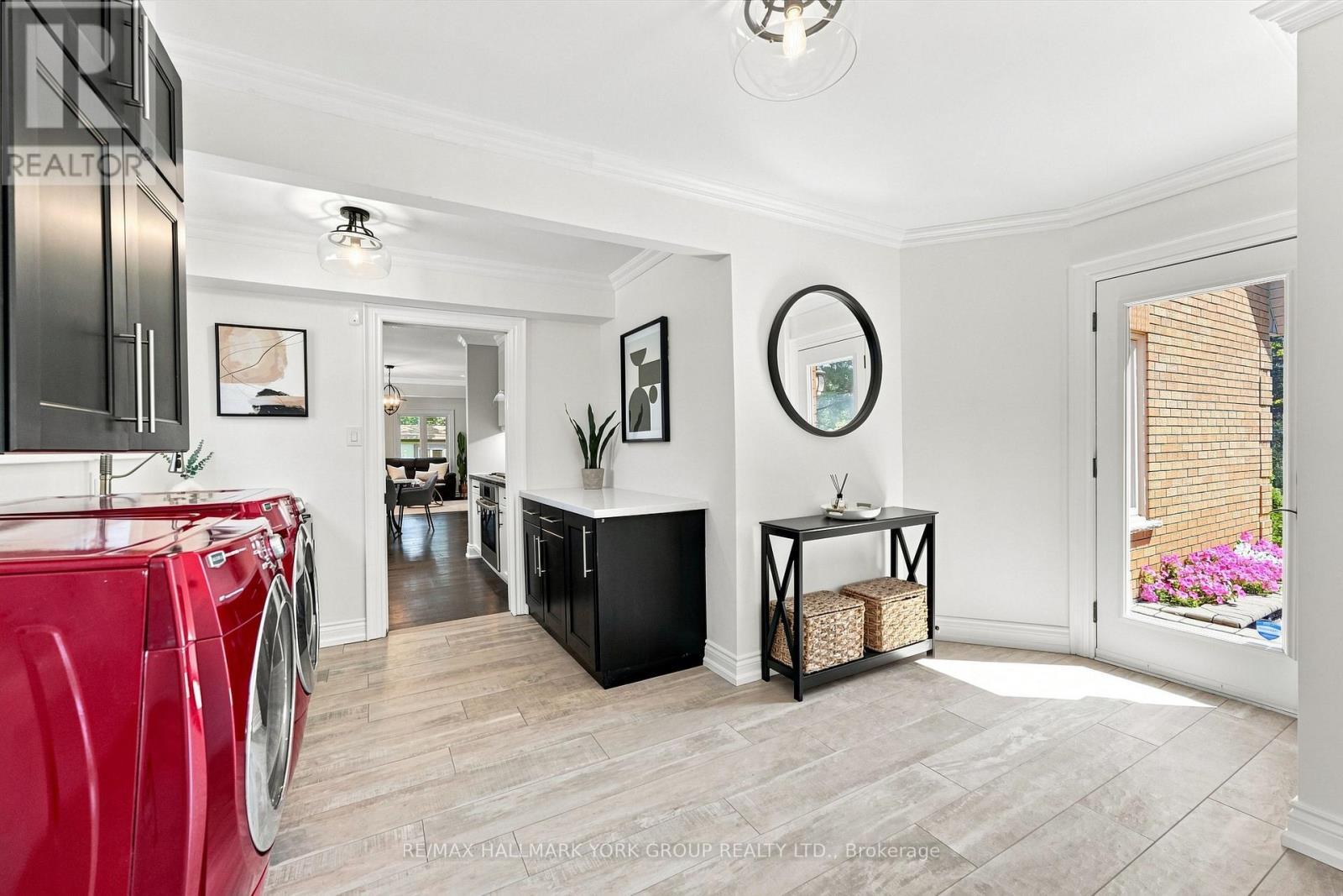 Butler's kitchen / mud room / loft entry - 111 Whispering Pine Trail, Aurora, ON - Indoor