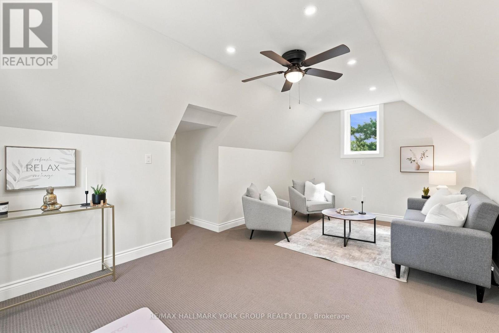 Large loft above garage / flex space - 111 Whispering Pine Trail, Aurora, ON - Indoor