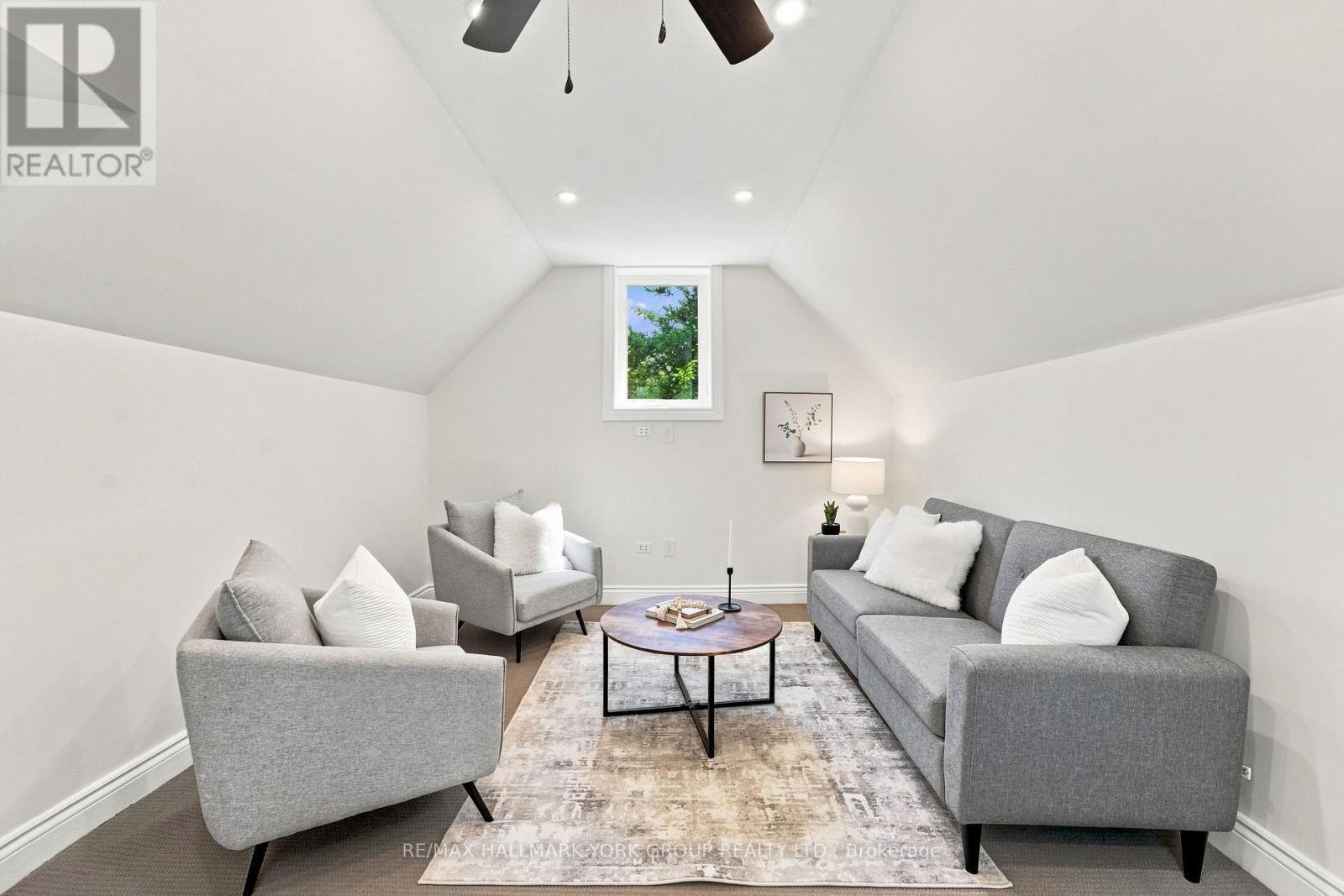 Could be additional bedroom or lounge - 111 Whispering Pine Trail, Aurora, ON - Indoor Photo Showing Living Room