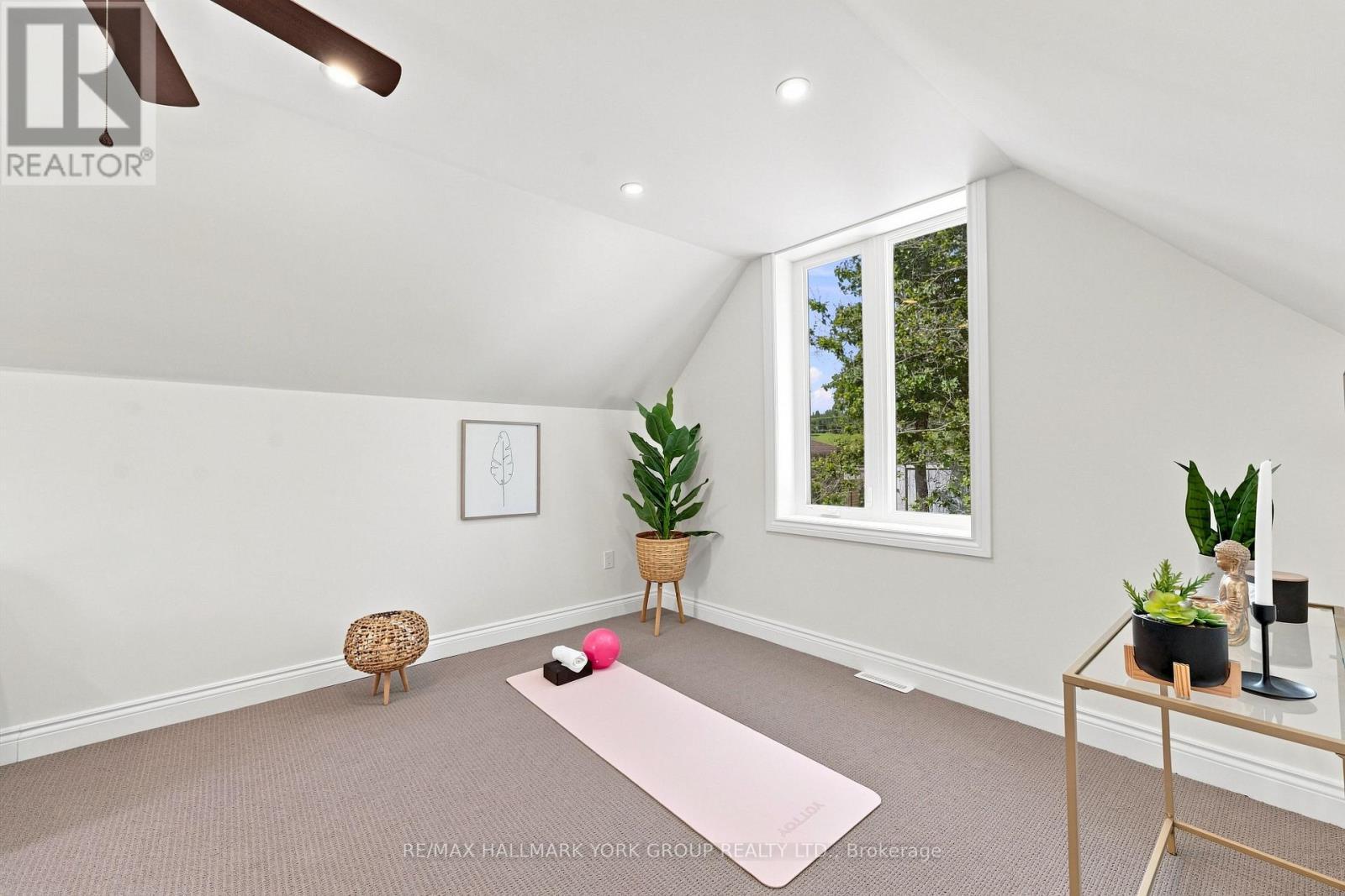 Could be addition bedroom or lounge - 111 Whispering Pine Trail, Aurora, ON - Indoor Photo Showing Other Room