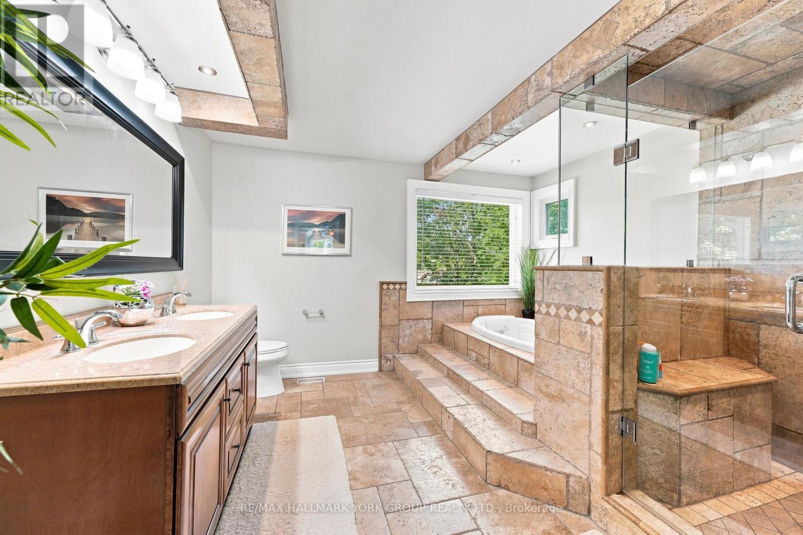 Large jacuzzi soaker tub with fireplace - 111 Whispering Pine Trail, Aurora, ON - Indoor Photo Showing Bathroom
