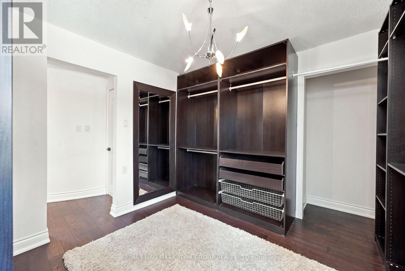 Custom built in closet - 111 Whispering Pine Trail, Aurora, ON - Indoor