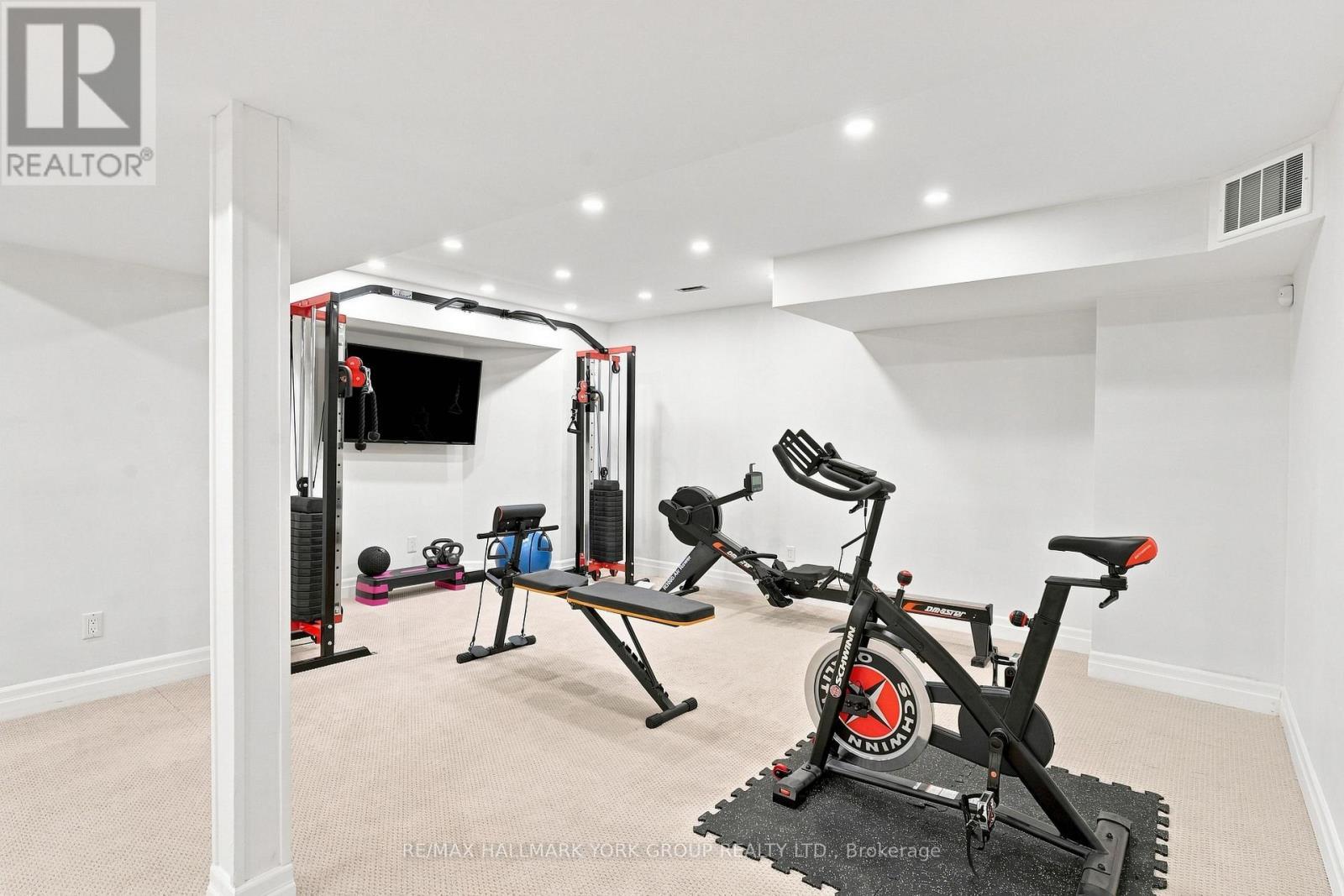 Rec room - 111 Whispering Pine Trail, Aurora, ON - Indoor Photo Showing Gym Room