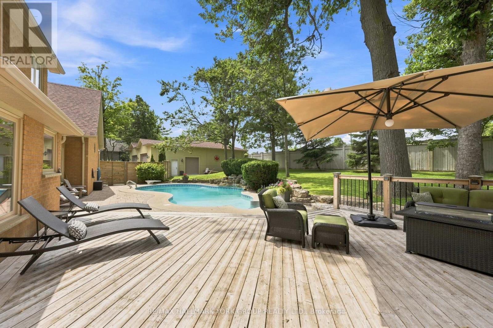111 Whispering Pine Trail, Aurora, ON - Outdoor With Deck Patio Veranda With Exterior