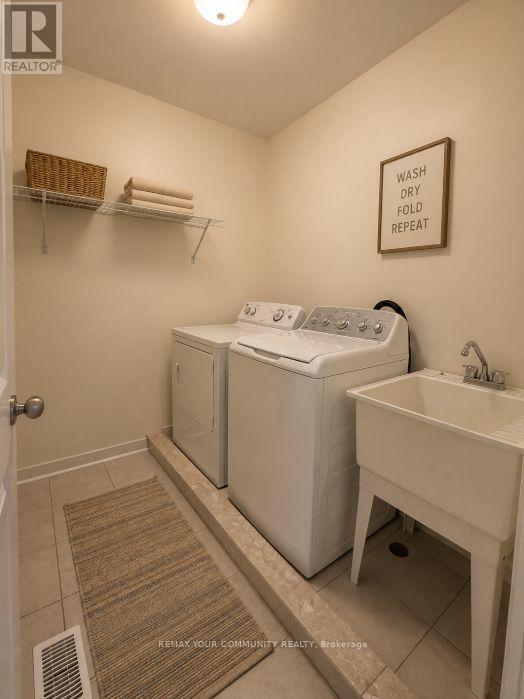 20 Overlander Way, Vaughan, ON - Indoor Photo Showing Laundry Room