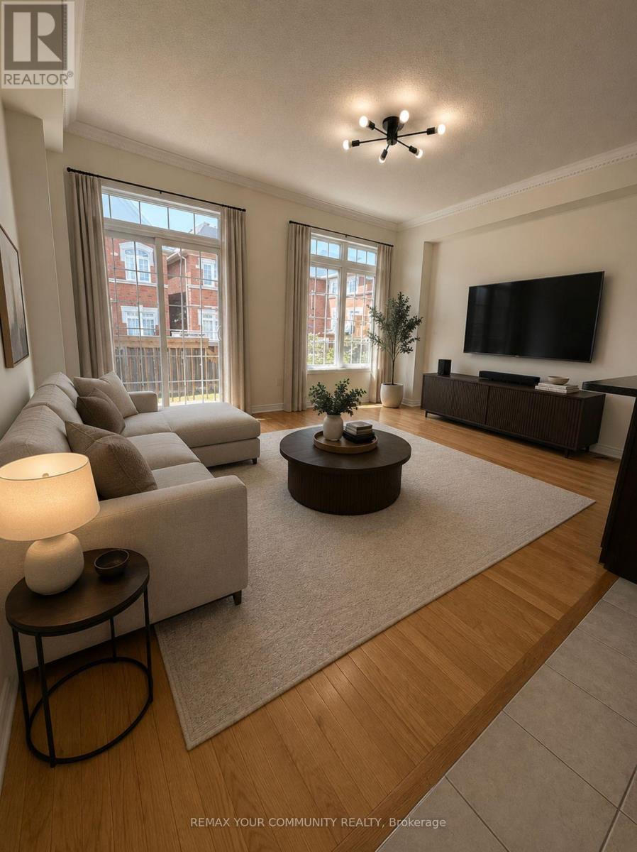 20 Overlander Way, Vaughan, ON - Indoor Photo Showing Living Room