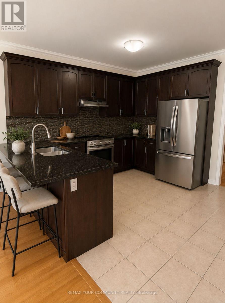 20 Overlander Way, Vaughan, ON - Indoor Photo Showing Kitchen