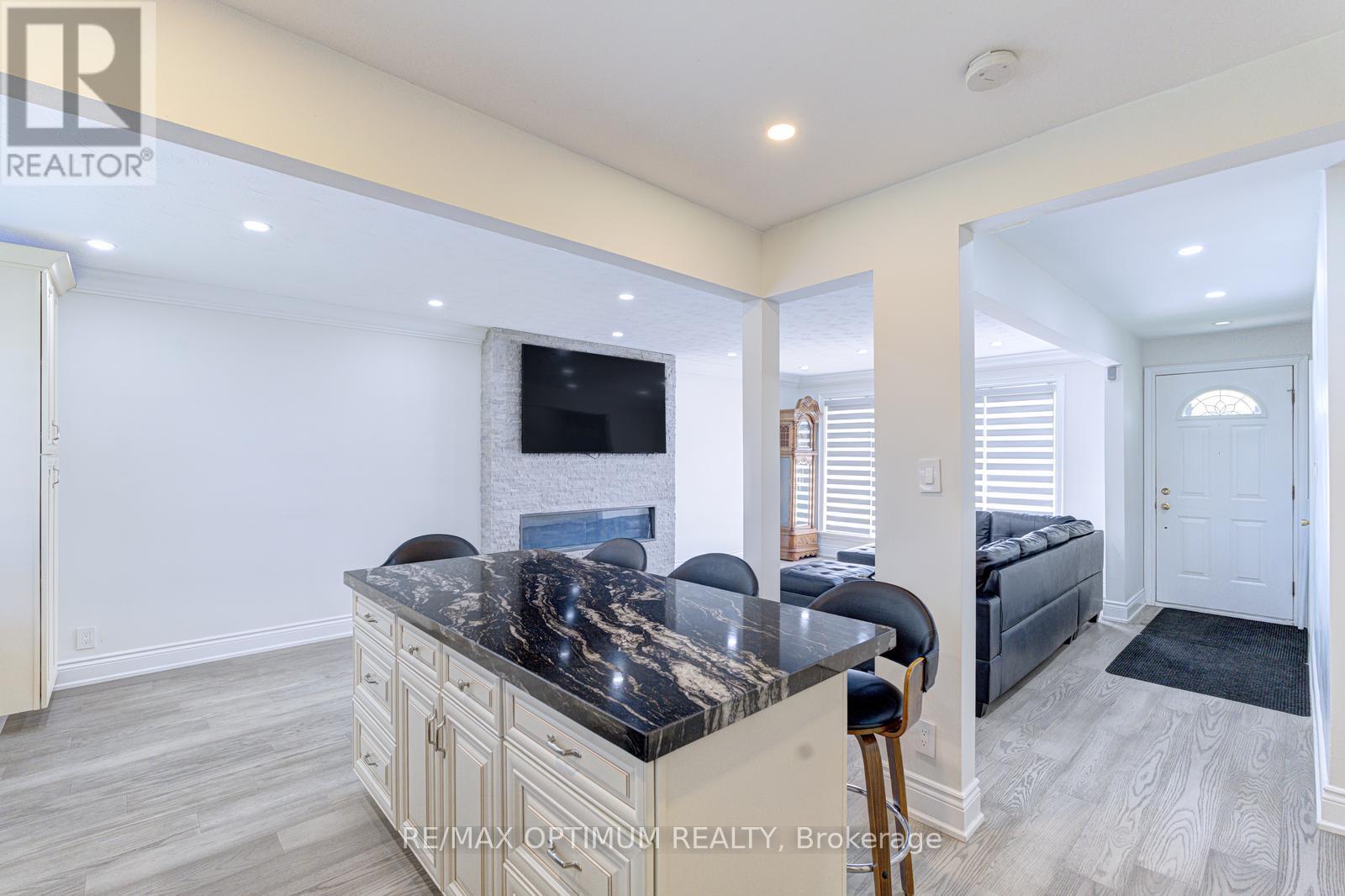 1747 Coram Crescent, Mississauga, ON - Indoor With Fireplace