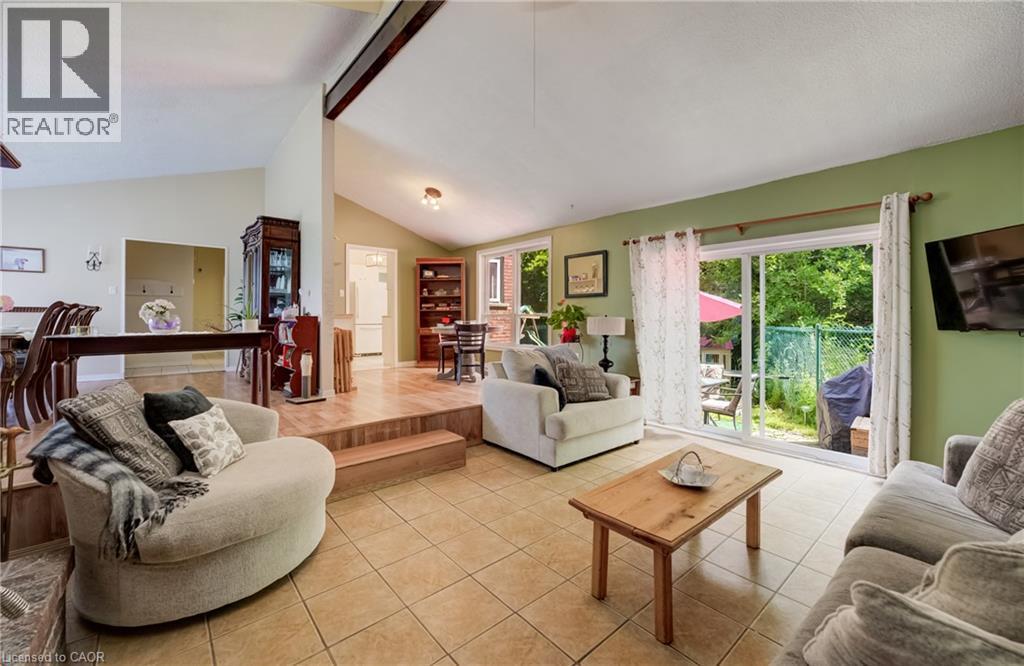 1853 Highway 24 S, Cambridge, ON - Indoor Photo Showing Living Room