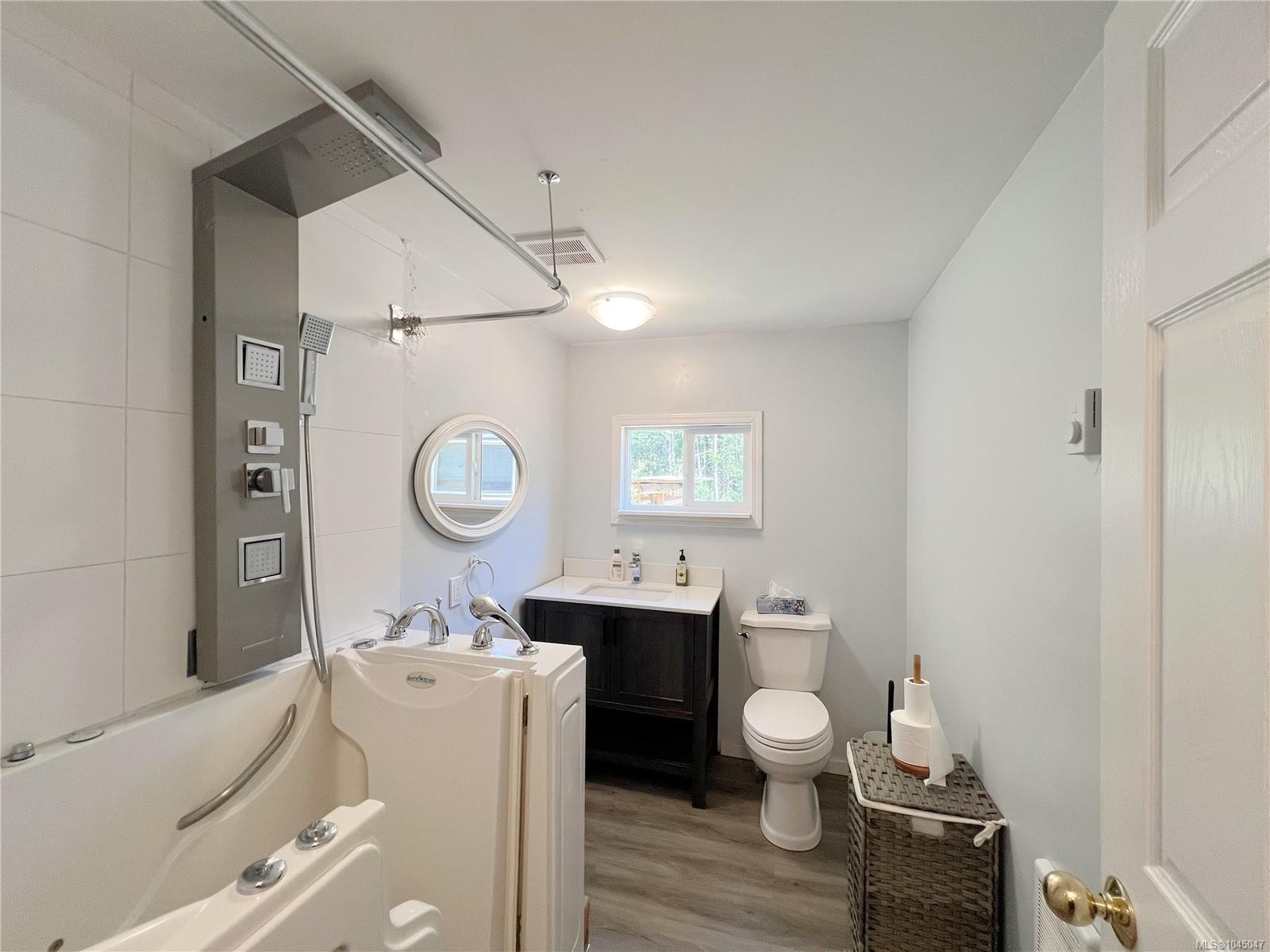 401 Conuma Dr, Gold River, BC