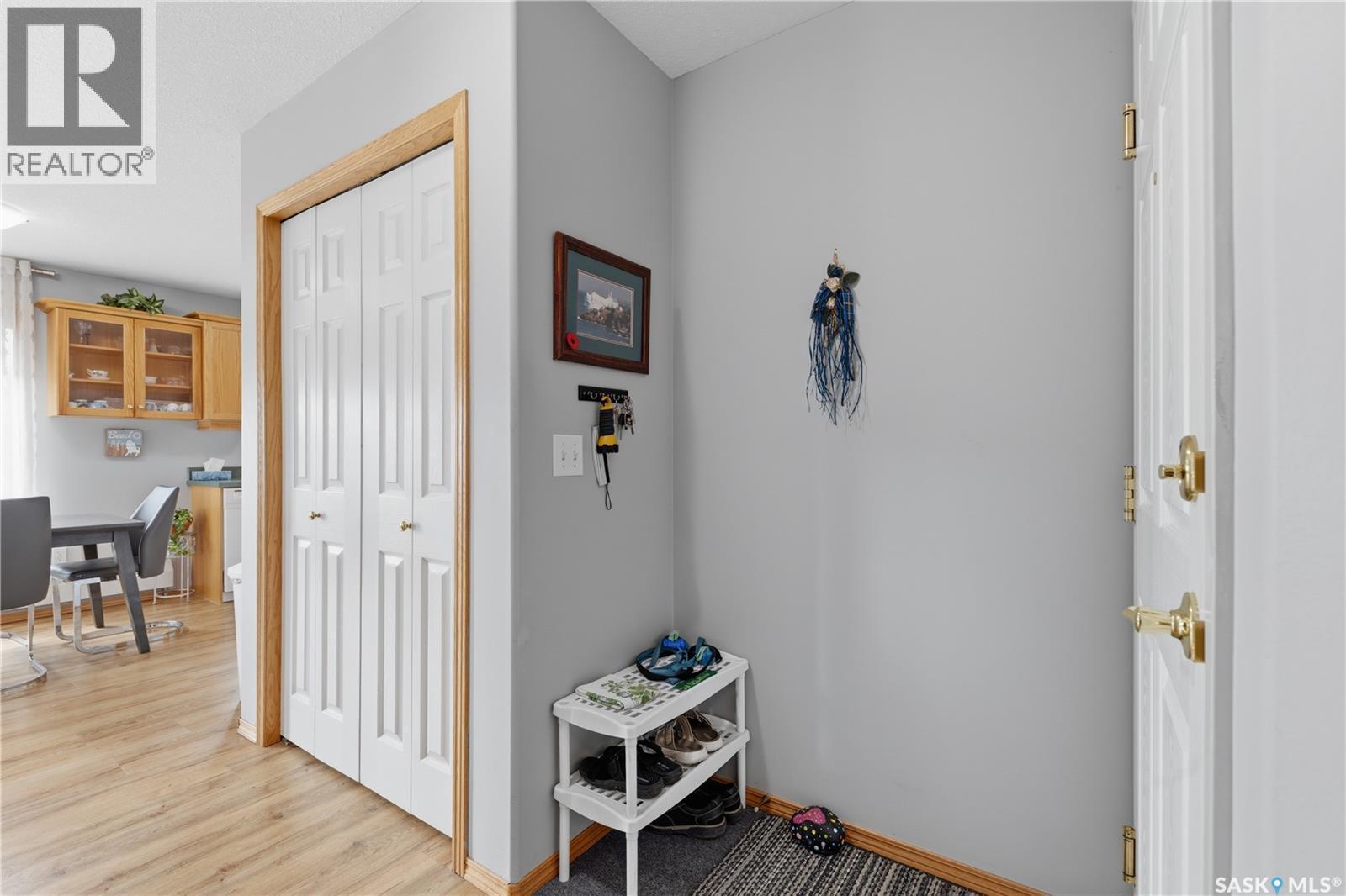 205 100 5Th Avenue, Regina Beach, SK - Indoor