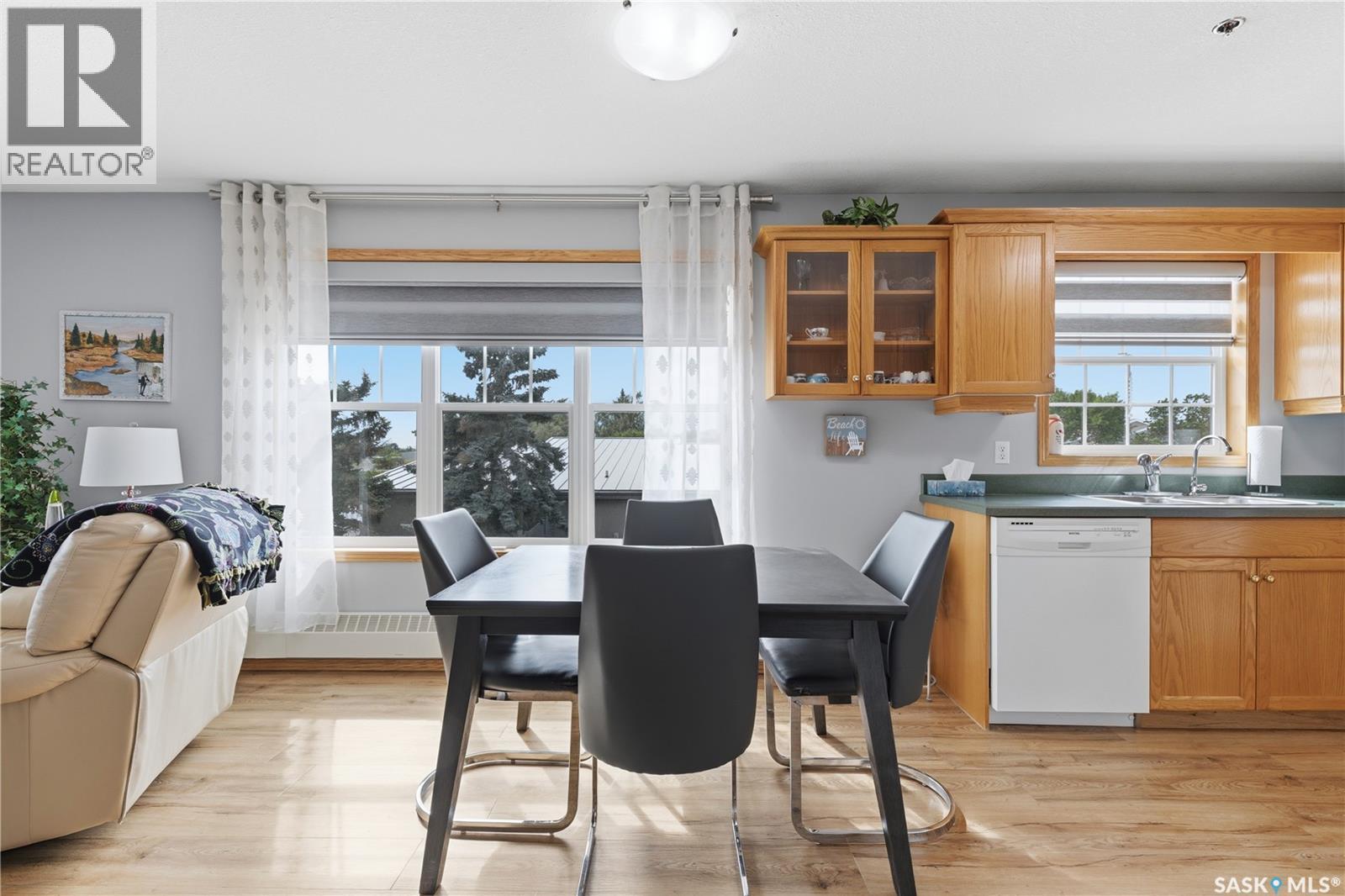 205 100 5Th Avenue, Regina Beach, SK - Indoor