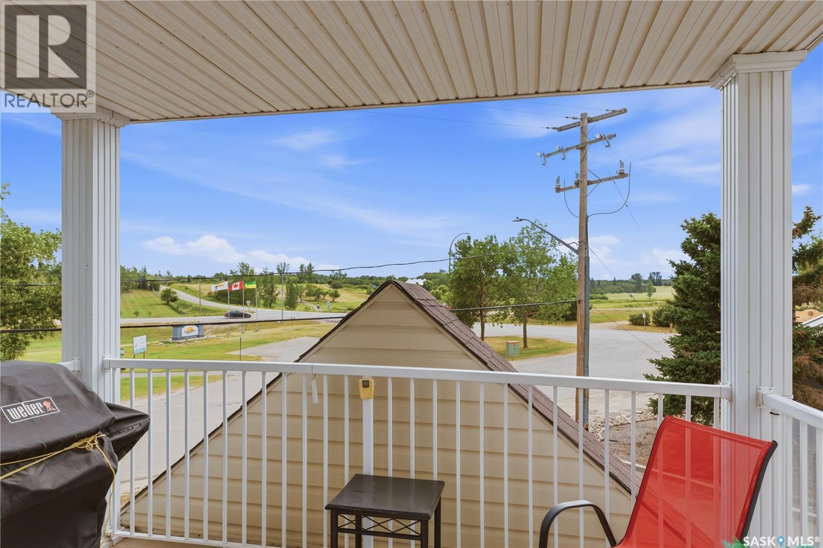 205 100 5Th Avenue, Regina Beach, SK - Outdoor With Exterior