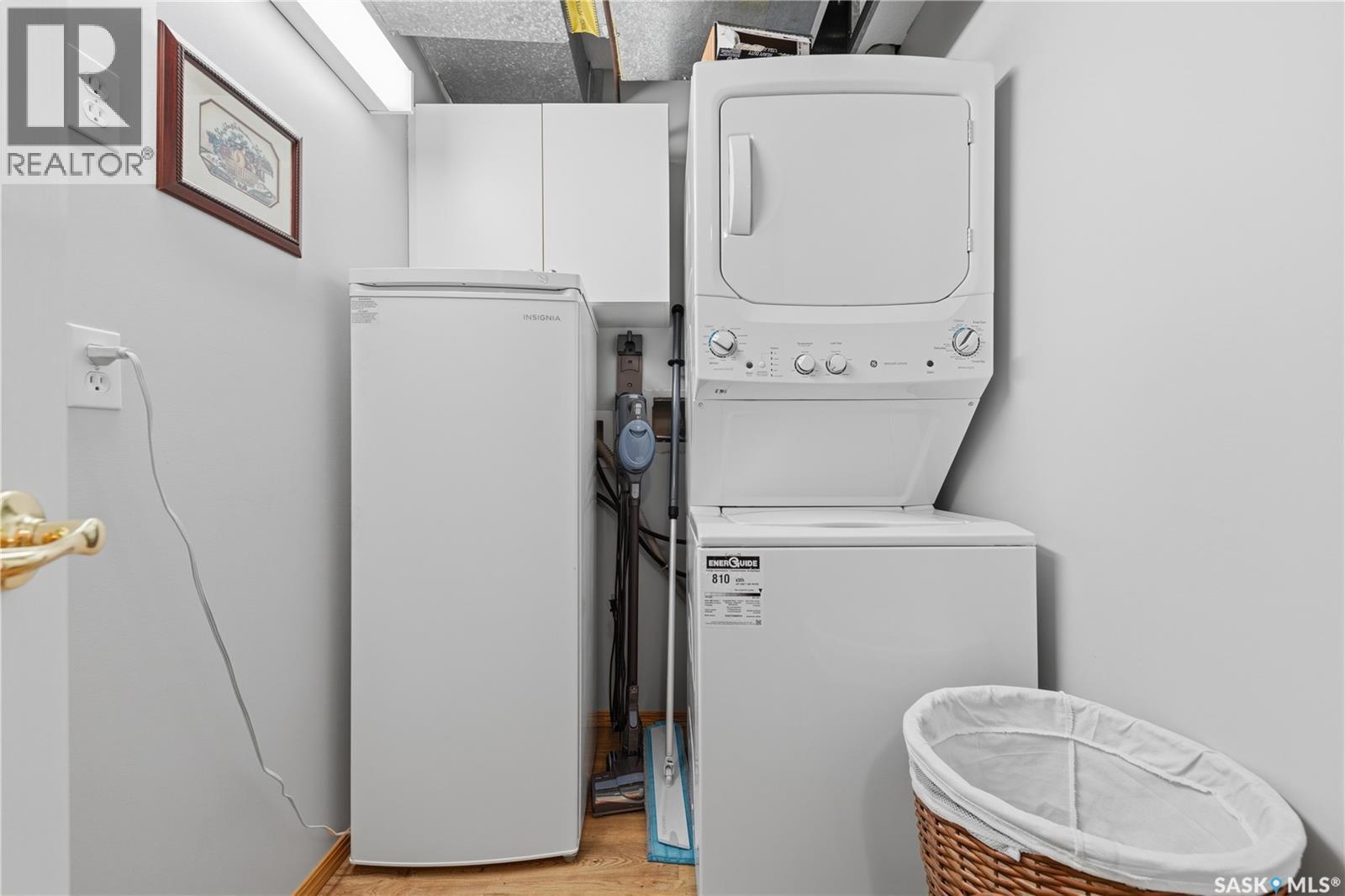 205 100 5Th Avenue, Regina Beach, SK - Indoor Photo Showing Laundry Room