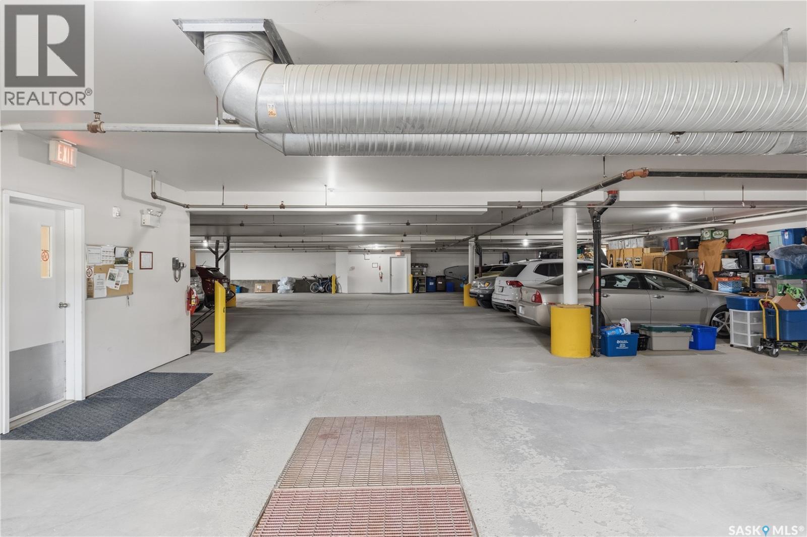 205 100 5Th Avenue, Regina Beach, SK - Indoor Photo Showing Garage