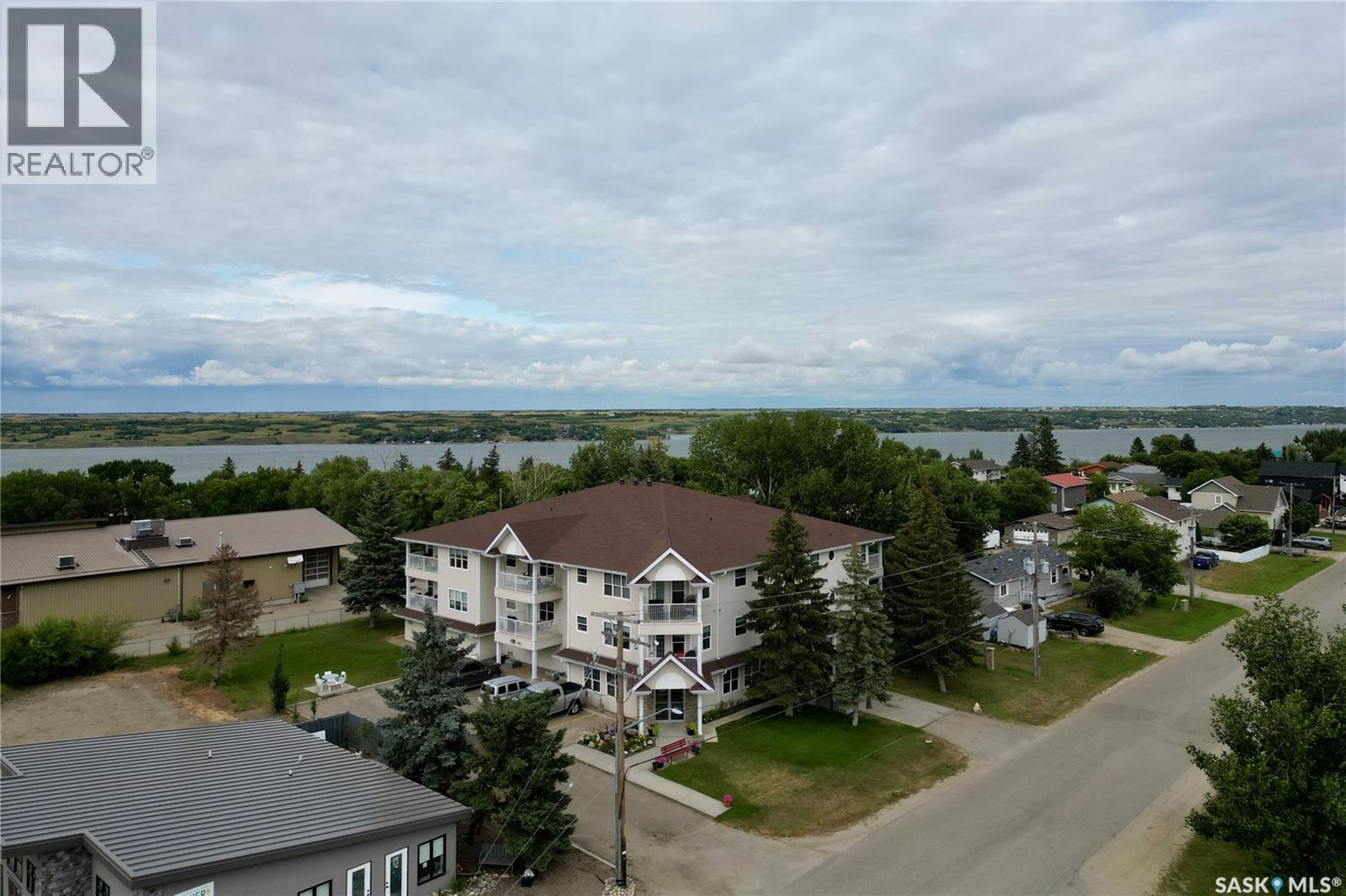 205 100 5Th Avenue, Regina Beach, SK - Outdoor With Body Of Water With View