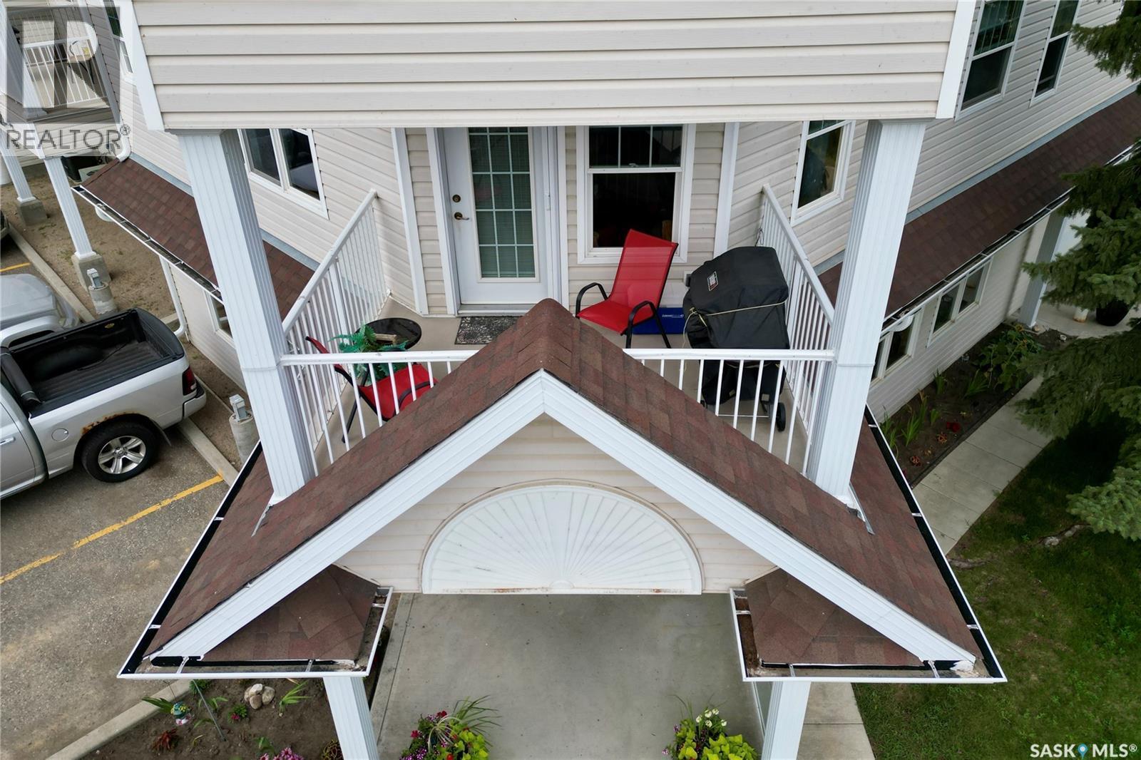 205 100 5Th Avenue, Regina Beach, SK - Outdoor With Exterior