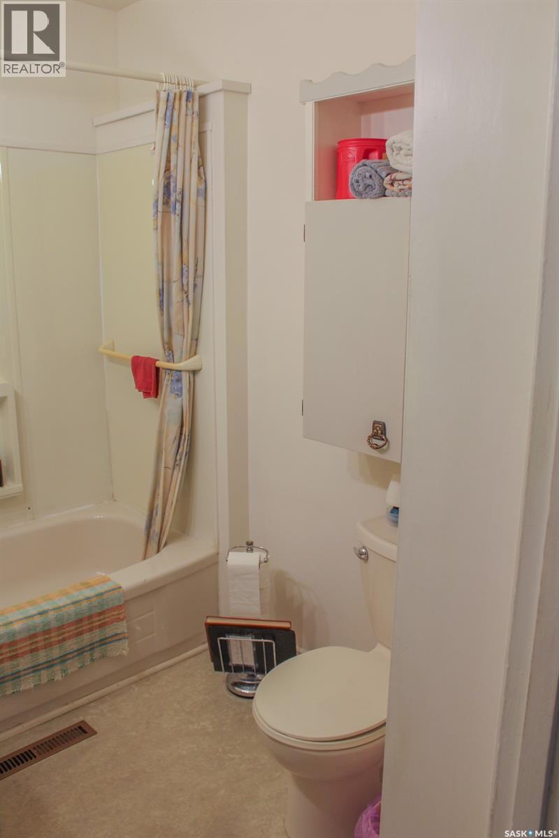 101 Cairns Avenue W, Melfort, SK - Indoor Photo Showing Bathroom