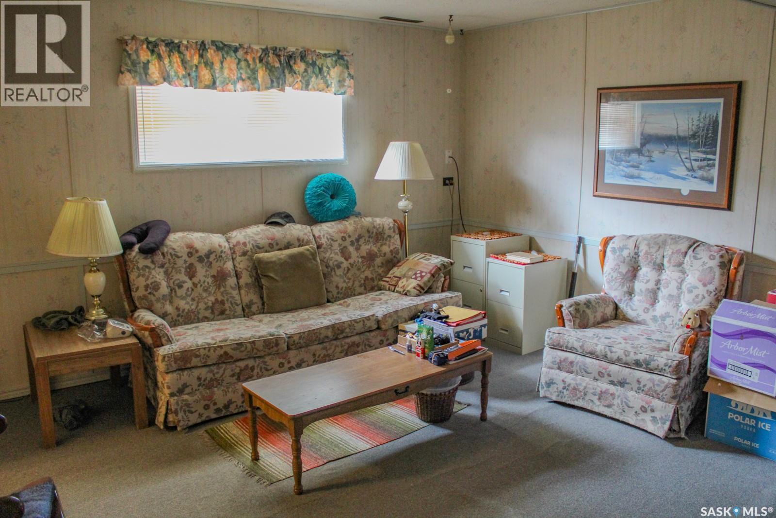 101 Cairns Avenue W, Melfort, SK - Indoor Photo Showing Living Room