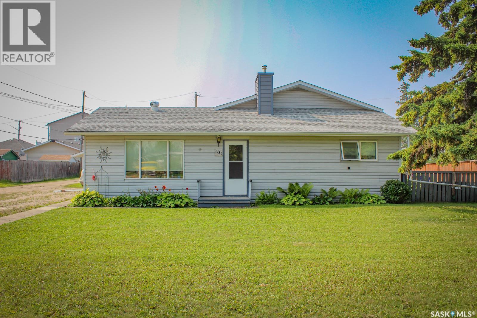 101 Cairns Avenue W, Melfort, SK - Outdoor