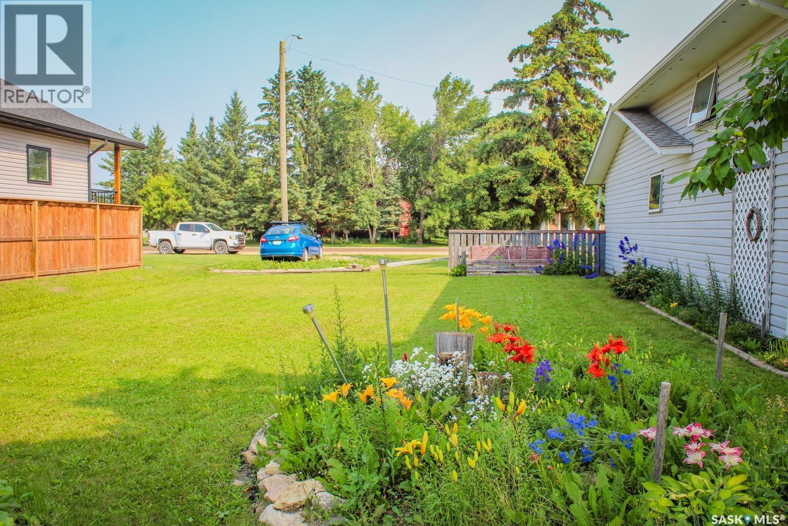 101 Cairns Avenue W, Melfort, SK - Outdoor