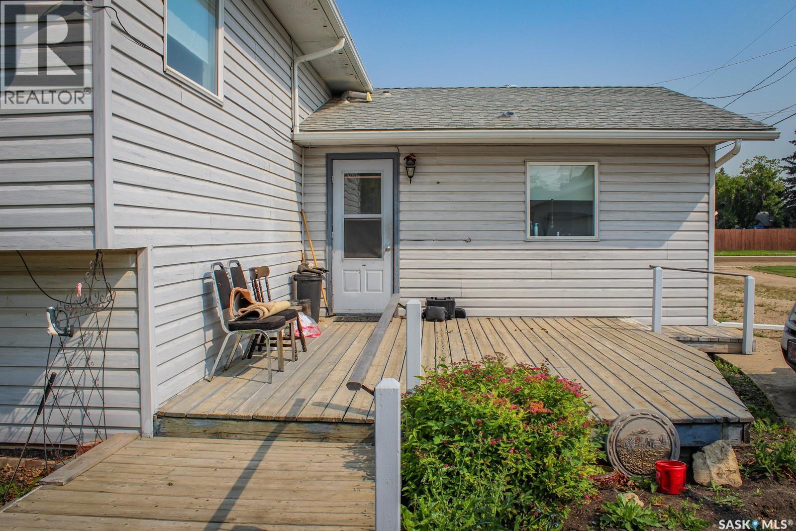 101 Cairns Avenue W, Melfort, SK - Outdoor With Exterior
