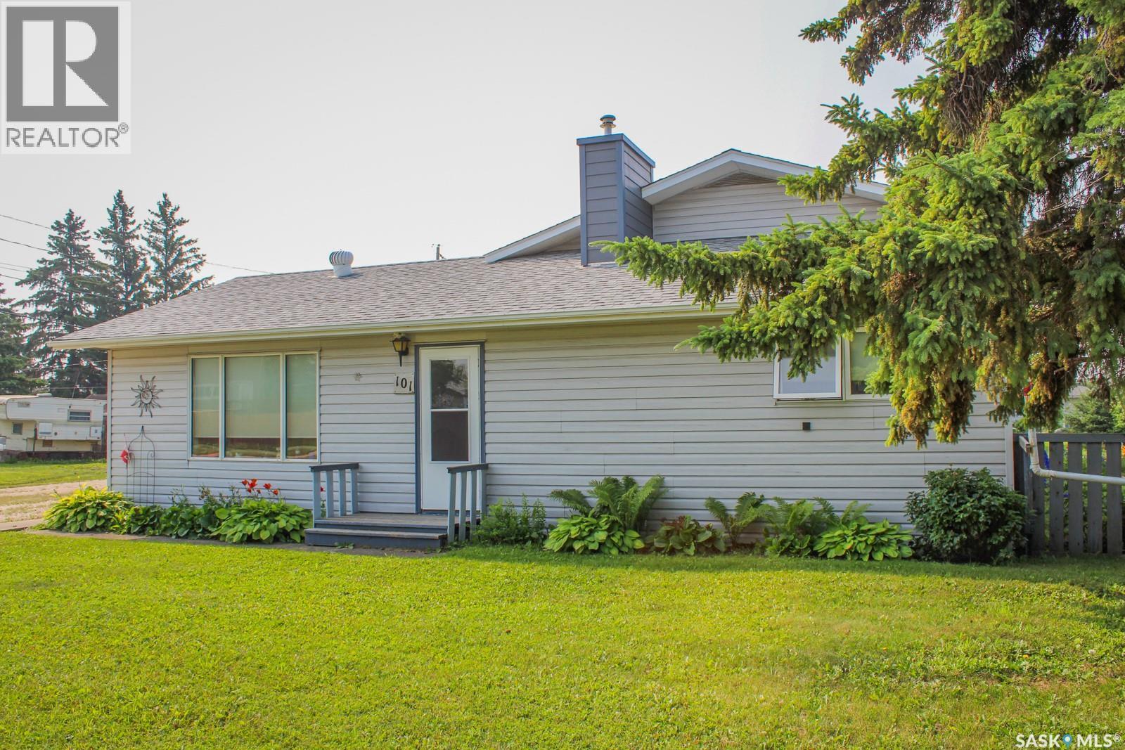 101 Cairns Avenue W, Melfort, SK - Outdoor