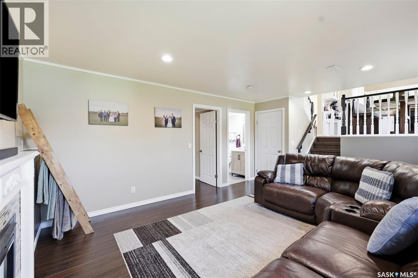201 1St Avenue N, Warman, SK - Indoor Photo Showing Living Room