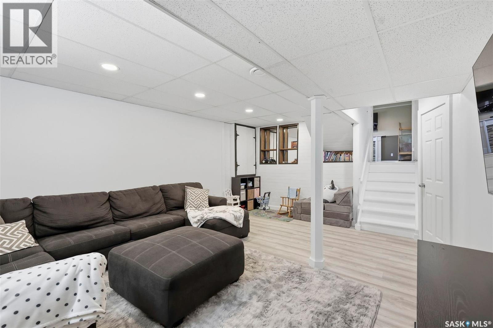 201 1St Avenue N, Warman, SK - Indoor