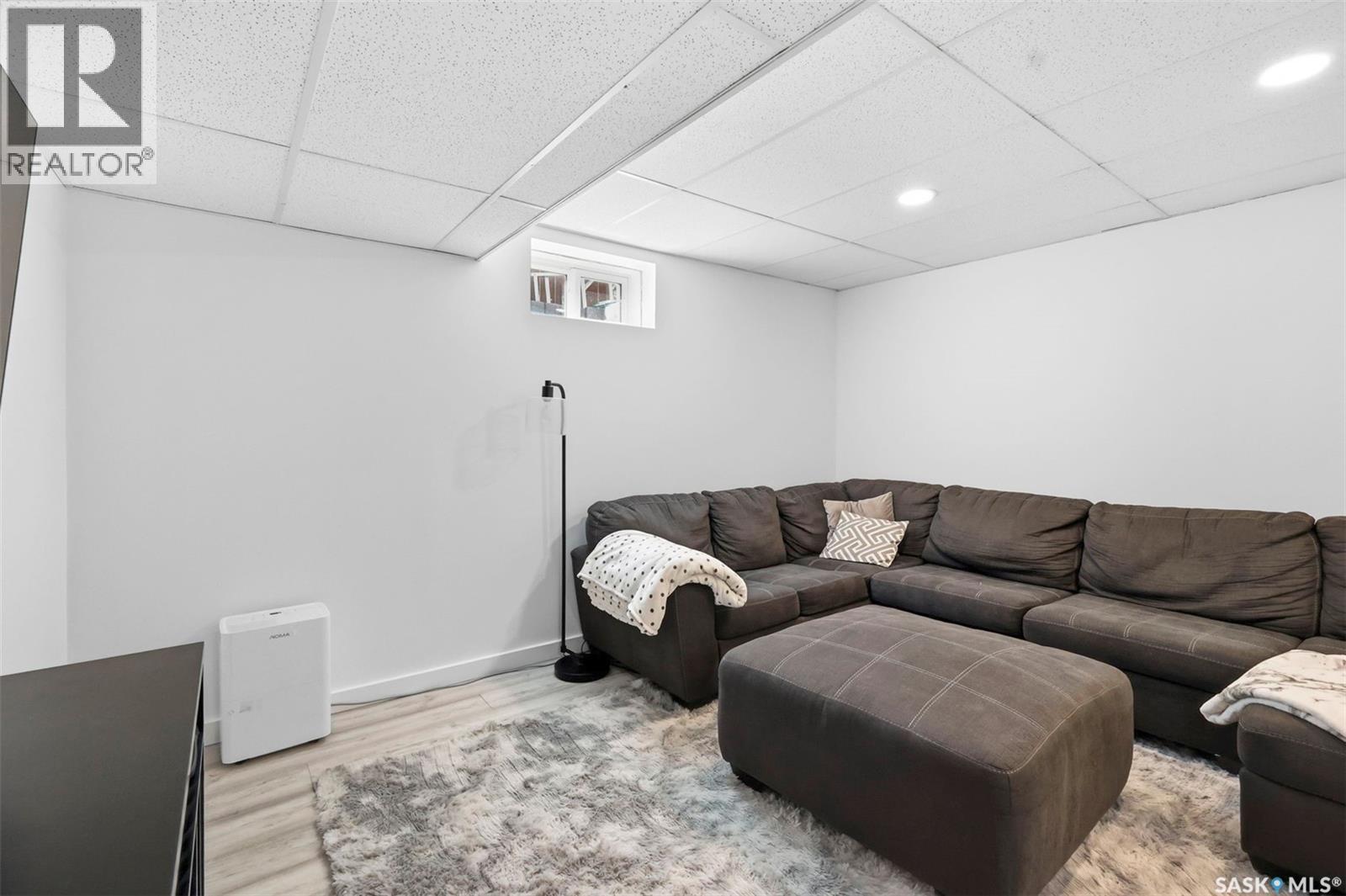 201 1St Avenue N, Warman, SK - Indoor