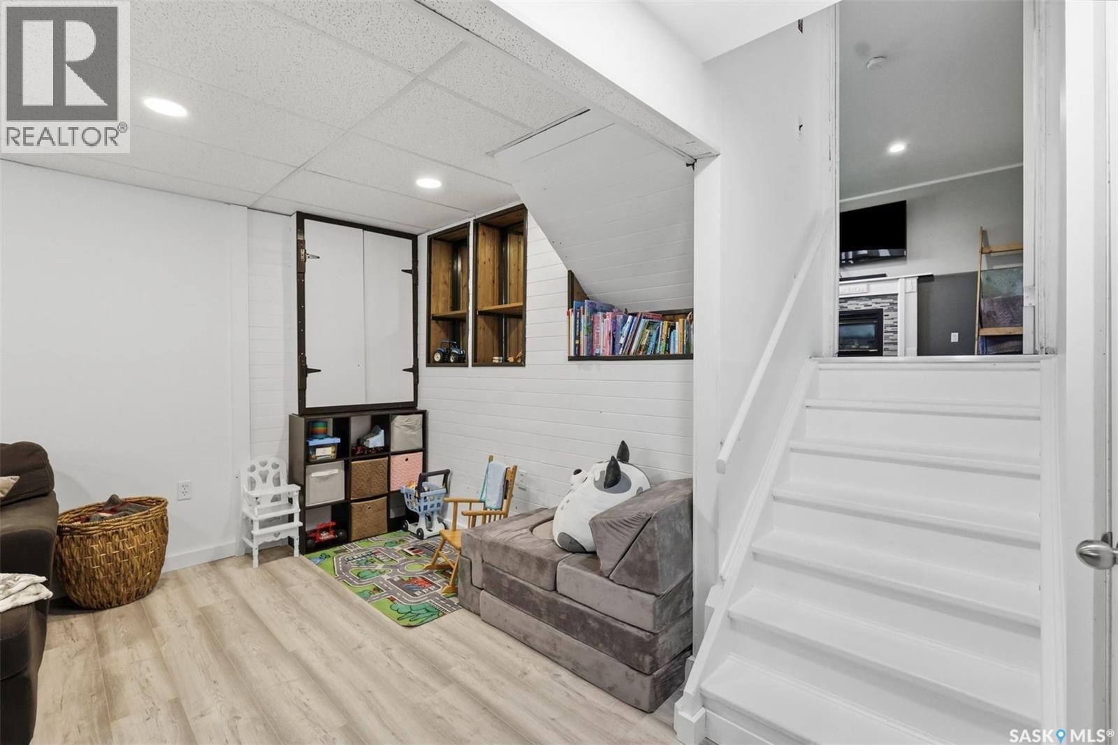 201 1St Avenue N, Warman, SK - Indoor