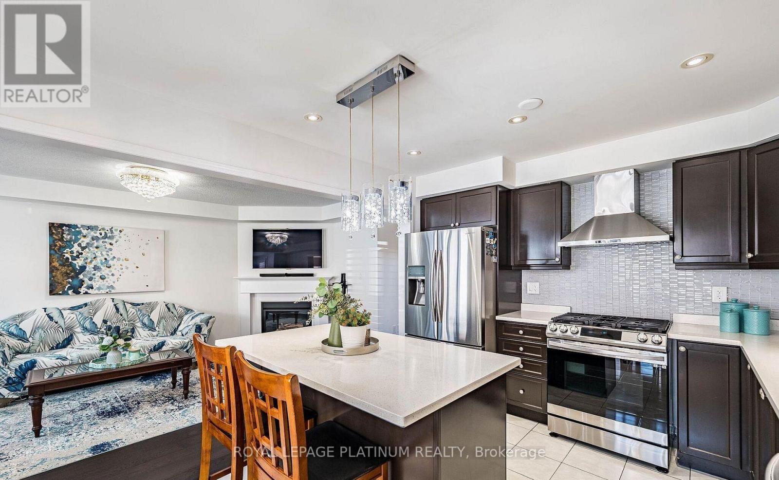 43 Arkwright Drive, Brampton, ON - Indoor Photo Showing Kitchen With Stainless Steel Kitchen With Upgraded Kitchen