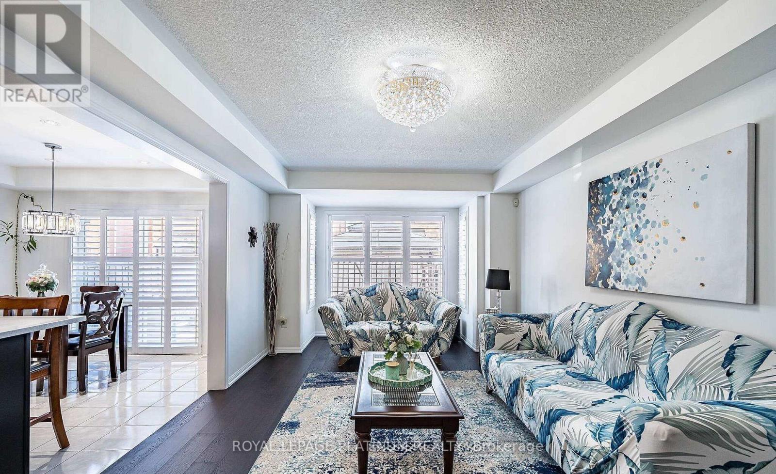 43 Arkwright Drive, Brampton, ON - Indoor Photo Showing Living Room