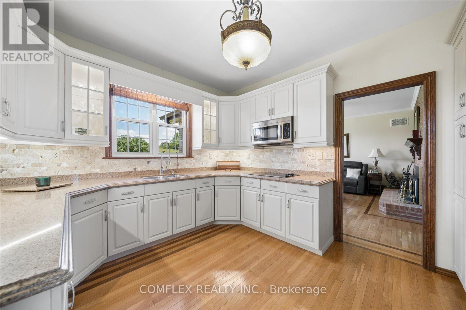 1150 Raglan Road E, Oshawa, ON - Indoor Photo Showing Kitchen