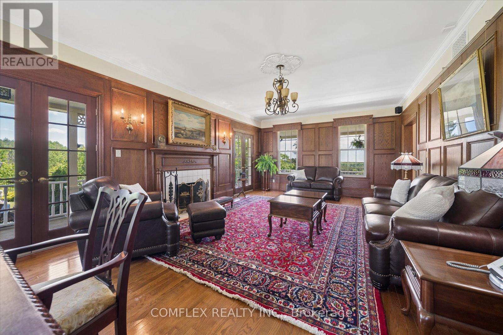 1150 Raglan Road E, Oshawa, ON - Indoor Photo Showing Living Room With Fireplace