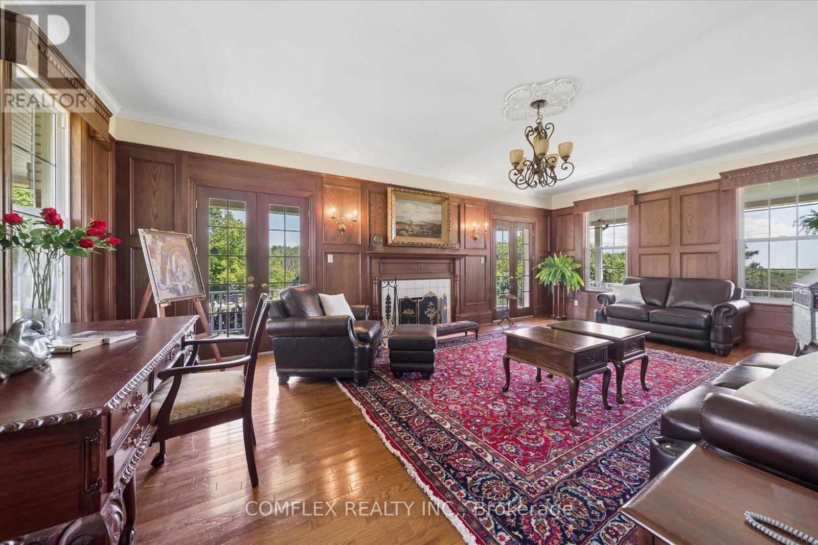 1150 Raglan Road E, Oshawa, ON - Indoor Photo Showing Living Room With Fireplace