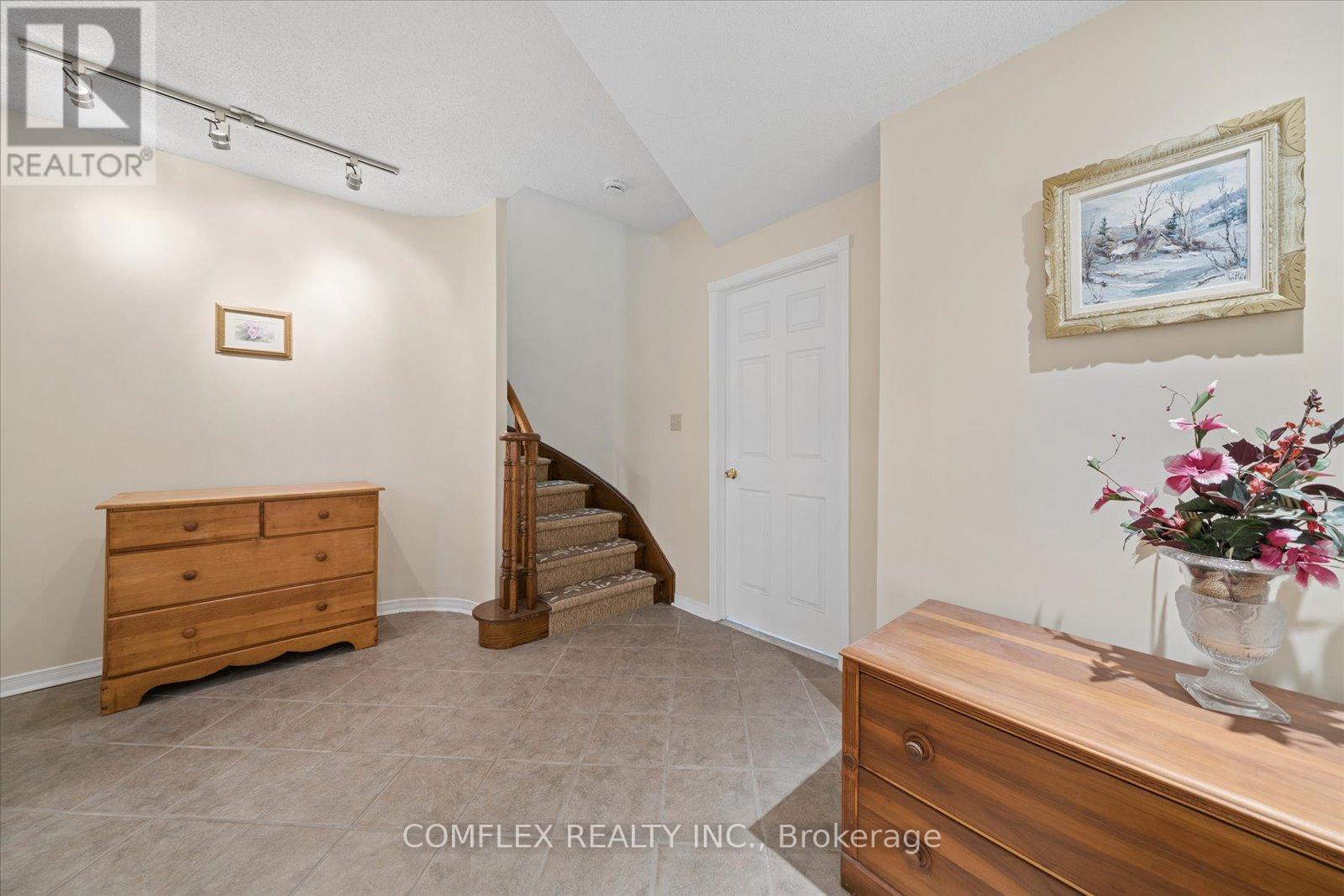 1150 Raglan Road E, Oshawa, ON - Indoor Photo Showing Other Room