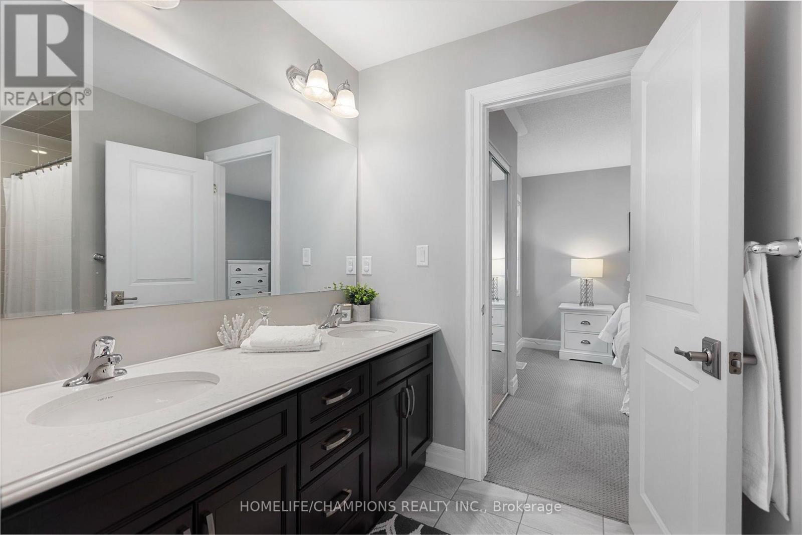 993 Dragonfly Avenue, Pickering, ON - Indoor Photo Showing Bathroom