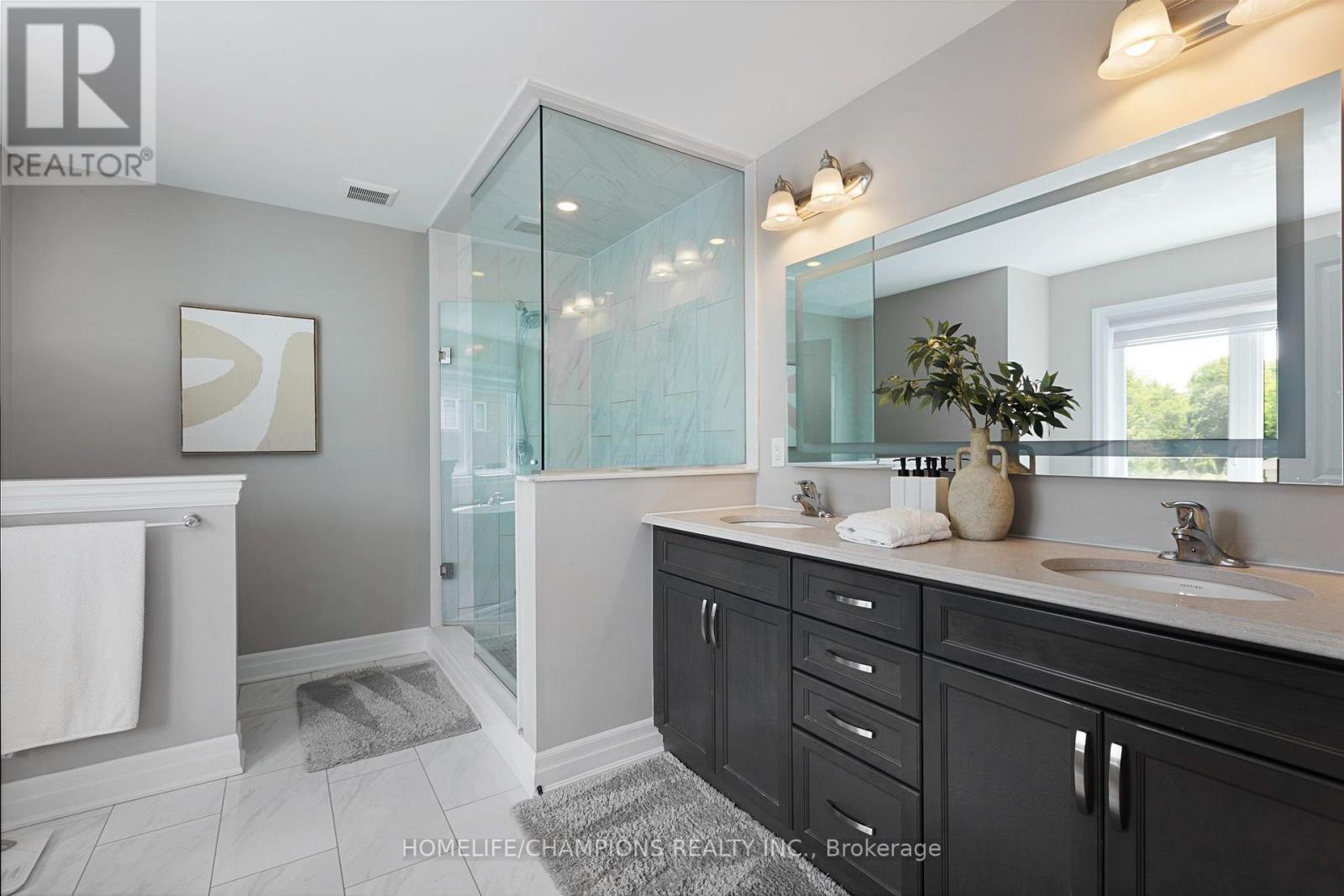 993 Dragonfly Avenue, Pickering, ON - Indoor Photo Showing Bathroom