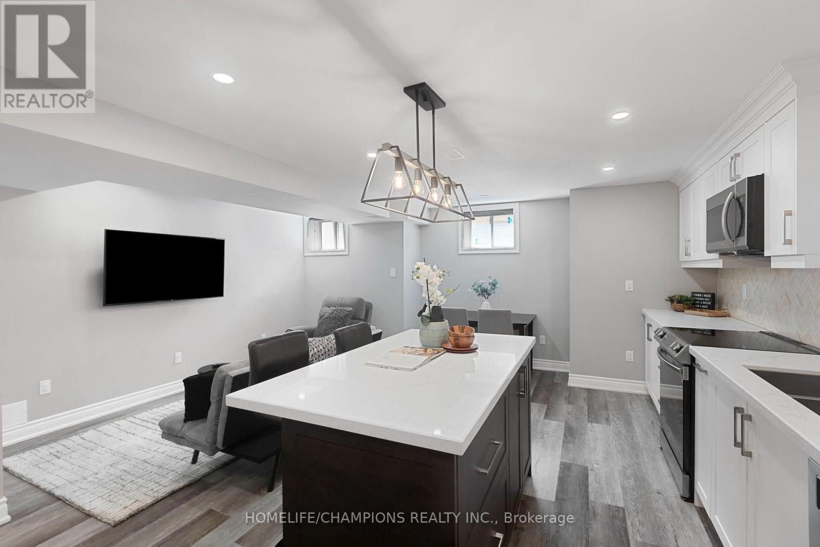 993 Dragonfly Avenue, Pickering, ON - Indoor Photo Showing Kitchen With Upgraded Kitchen